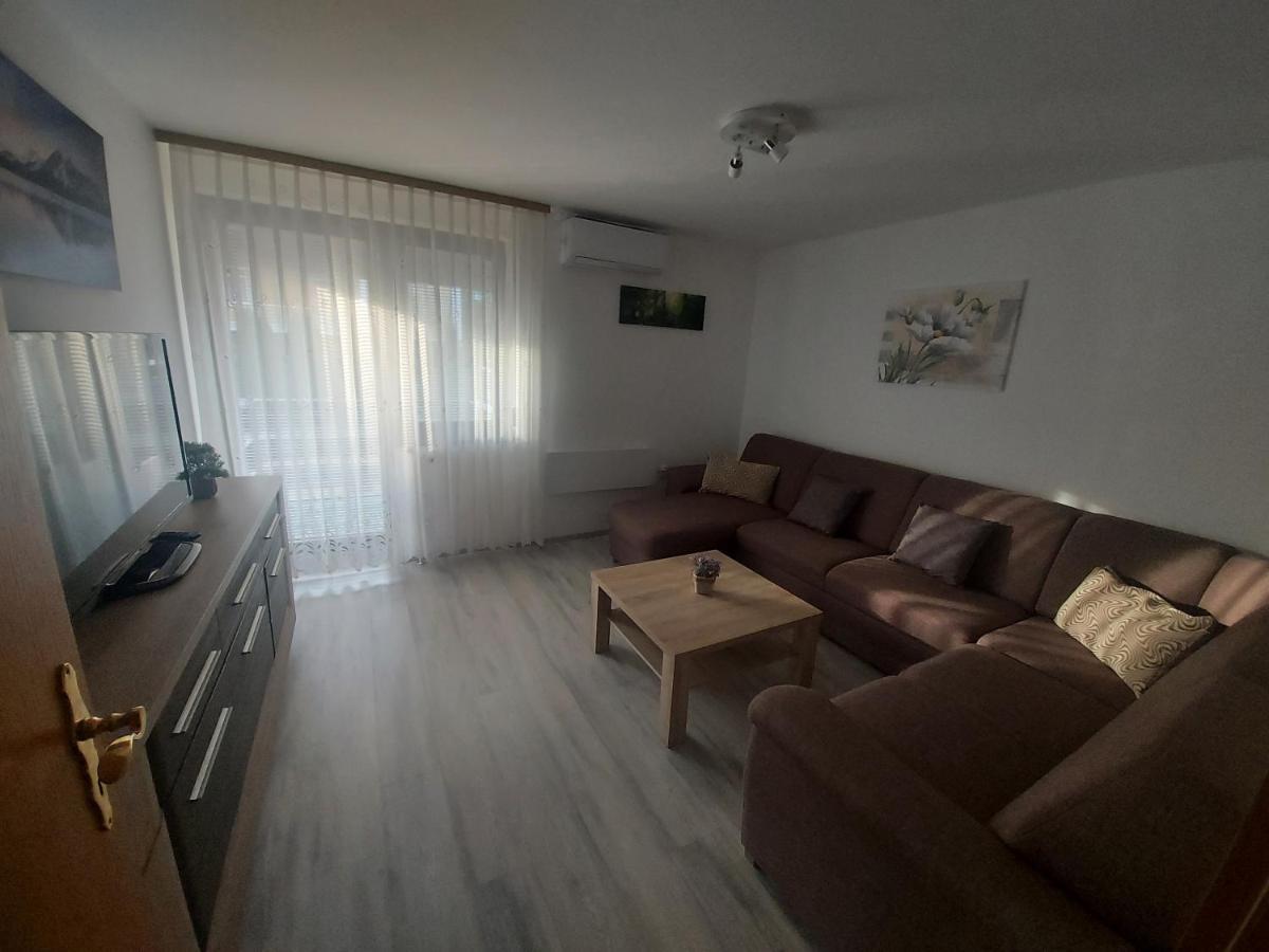 Apartma Tia