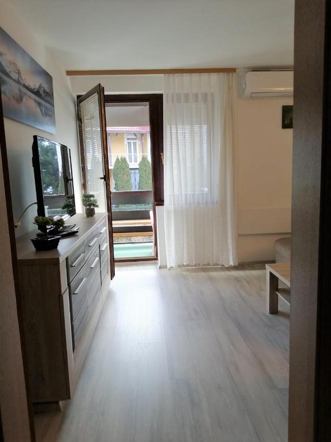 Apartma Tia *